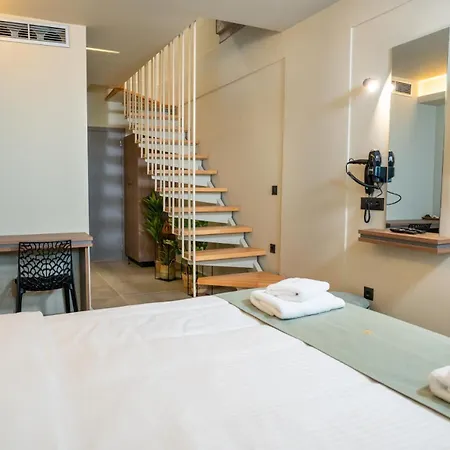 Messinian View Aparthotel *